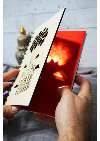 Uçan Balon Ev Ahşap Kapaklı Defter - Çizgili Defter - Ajanda - Okul Defteri (A5 - 120 Sayfa) fiyatları