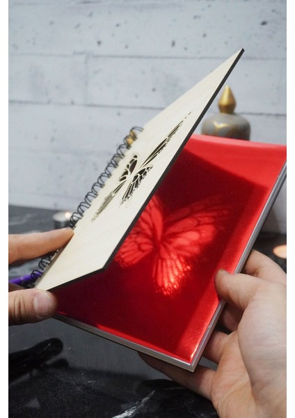 Kelebek Temalı Ahşap Kapaklı Defter - Noktalı Defter - Ajanda - Okul Defteri (A5 - 120 Sayfa) fiyatları