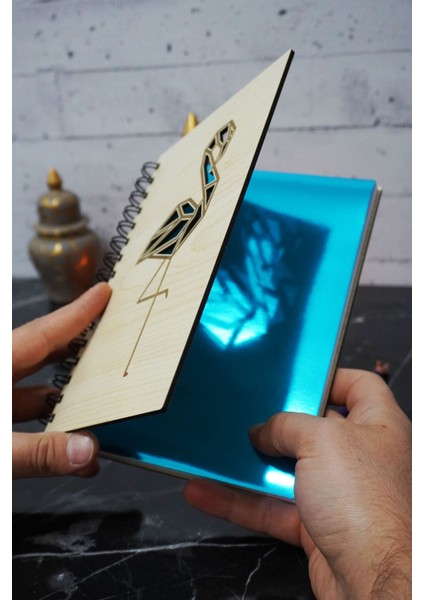 Flamingo Temalı Ahşap Kapaklı Defter - Çizgili Defter - Ajanda - Okul Defteri (A5 - 120 Sayfa) fiyatları