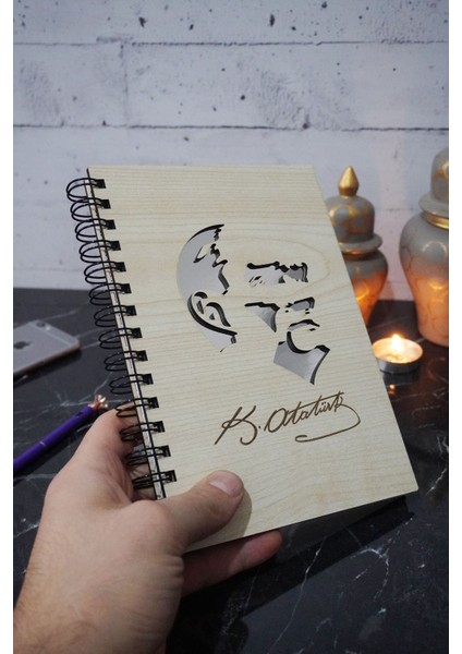Kemal Atatürk Temalı Ahşap Kapaklı Defter - Çizgili Defter - Ajanda - Okul Defteri (A5 - 120 Sayfa) modelleri