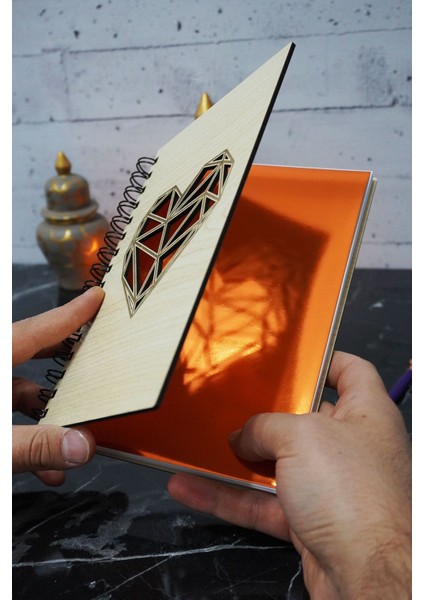 Kalp Temalı Ahşap Kapaklı Defter - Noktalı Defter - Ajanda - Okul Defteri (A5 - 120 Sayfa) fiyatları