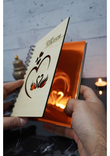 A5 Kuğu Aşk Tasarım Ahşap Kapak Günlük Planlayıcı Defter - Tarihsiz Ajanda-Süresiz Planlama Defteri fiyatları