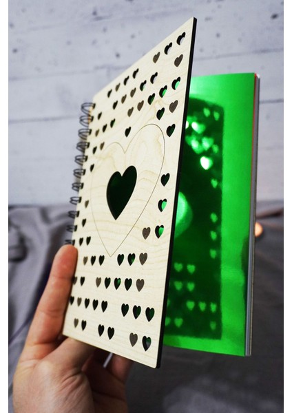 Kalp Desenli Ahşap Kapaklı Defter - Çizgili Defter - Ajanda - Okul Defteri (A5 - 120 Sayfa) fiyatları