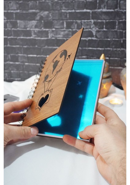 Uçan Balon Temalı Ahşap Kapaklı Defter - Kareli Defter - Ajanda - Okul Defteri (A5 - 120 Sayfa) fiyatları