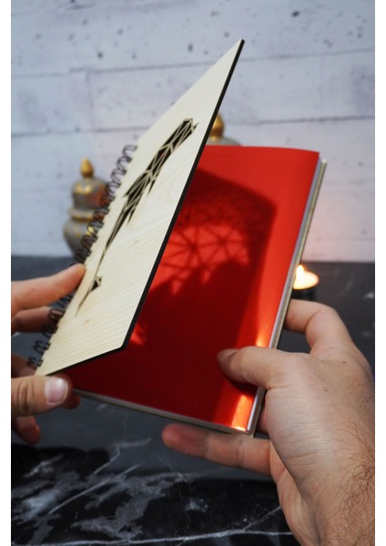 Yunus Balığı Temalı Ahşap Kapaklı Defter - Noktalı Defter - Ajanda - Okul Defteri (A5 - 120 Sayfa) fiyatları