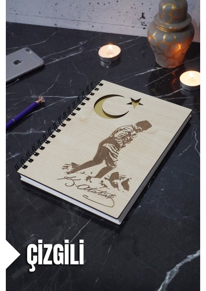 Kemal Atatürk Temalı Ahşap Kapaklı Defter - Çizgili Defter - Ajanda - Okul Defteri (A5 - 120 Sayfa)