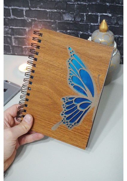 Kelebek Temalı Ahşap Kapaklı Defter - Çizgili Defter - Ajanda - Okul Defteri (A5 - 120 Sayfa) modelleri