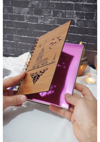 Kız Kulesi Temalı Ahşap Kapaklı Defter - Çizgili Defter - Ajanda - Okul Defteri (A5 - 120 Sayfa) fiyatları