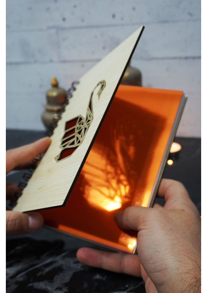 Kuğu Temalı Ahşap Kapaklı Defter - Çizgili Defter - Ajanda - Okul Defteri (A5 - 120 Sayfa) fiyatları