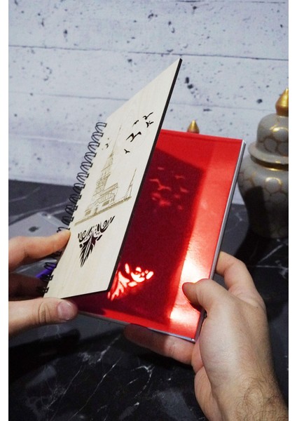 Kız Kulesi Temalı Ahşap Kapaklı Defter - Noktalı Defter - Ajanda - Okul Defteri (A5 - 120 Sayfa) fiyatları