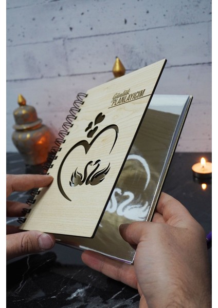 A5 Kuğu Aşk Tasarım Ahşap Kapak Günlük Planlayıcı Defter - Tarihsiz Ajanda-Süresiz Planlama Defteri modelleri