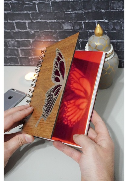Kelebek Temalı Ahşap Kapaklı Defter - Çizgili Defter - Ajanda - Okul Defteri (A5 - 120 Sayfa) fiyatları