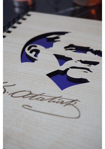 Kemal Atatürk Temalı Ahşap Kapaklı Defter - Noktalı Defter - Ajanda - Okul Defteri (A5 - 120 Sayfa) modelleri