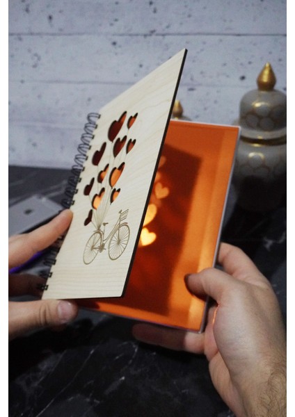 Bisiklet Balon Temalı Ahşap Kapaklı Defter - Noktalı Defter - Ajanda - Okul Defteri (A5 - 120 Sayfa) fiyatları