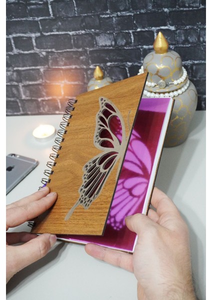 Kelebek Temalı Ahşap Kapaklı Defter - Çizgili Defter - Ajanda - Okul Defteri (A5 - 120 Sayfa) fiyatları