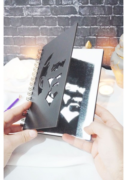 Mustafa Kemal Atatürk Siyah Ahşap Kapak Günlük Planlayıcı - Süresiz Ajanda - A5 fiyatları