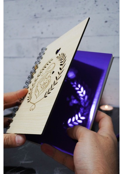 Anne Bebek Temalı Ahşap Kapaklı Defter - Çizgisiz Defter - Günlük - A5 Anı Defteri fiyatları