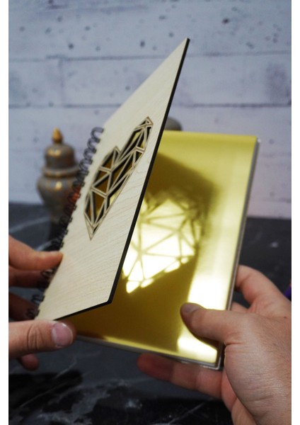 Kalp Temalı Ahşap Kapaklı Defter - Çizgili Defter - Ajanda - Okul Defteri (A5 - 120 Sayfa) fiyatları