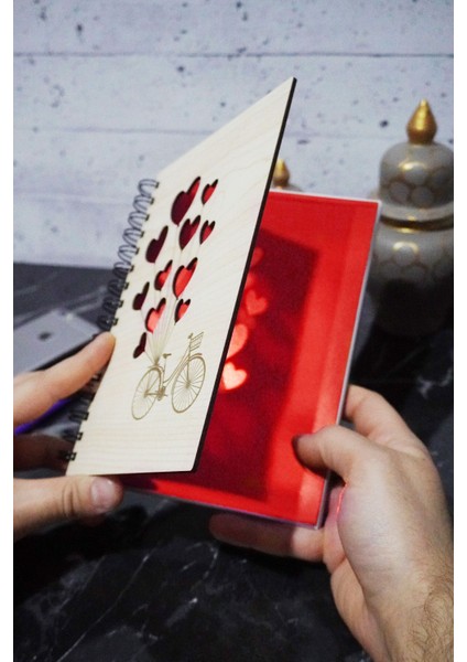 Bisiklet Balon Temalı Ahşap Kapaklı Defter - Çizgili Defter - Ajanda - Okul Defteri (A5 - 120 Sayfa) fiyatları