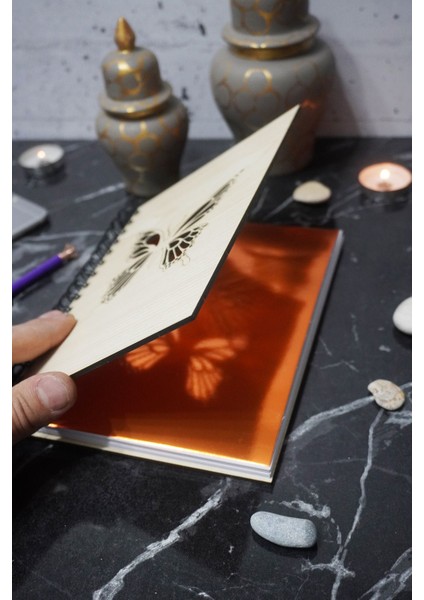 Kelebek Temalı Ahşap Kapaklı Defter - Noktalı Defter - Ajanda - Okul Defteri (A5 - 120 Sayfa) modelleri