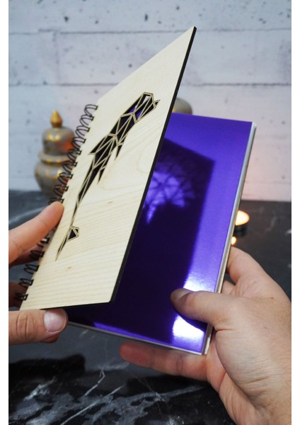 Yunus Balığı Temalı Ahşap Kapaklı Defter - Çizgili Defter - Ajanda - Okul Defteri (A5 - 120 Sayfa) fiyatları