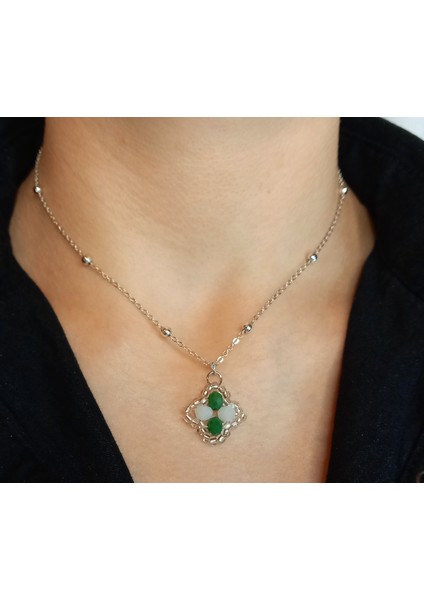 Bursaspor Renkli Yeşil Beyaz Kristal Taşlı Van Cleef Model Kolye, Yonca Kolye, Maç Aksesuarı, Bursaspor Aksesuarı, Gümüş Kaplama Yonca Kolye, Bursaspor Kolye, Taraftar Kolye fiyatları