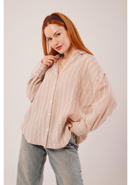 Kol Düğmeli Çizgili Bej Gömlek