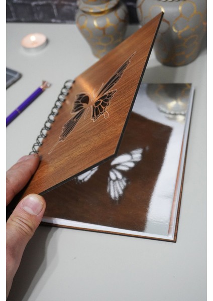 Kelebek Temalı Ahşap Kapaklı Defter - Çizgili Defter - Ajanda - Okul Defteri (A5 - 120 Sayfa) fiyatları