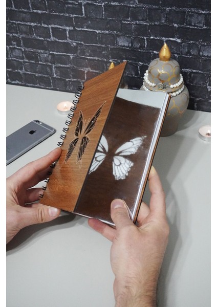 Kelebek Temalı Ahşap Kapaklı Defter - Çizgili Defter - Ajanda - Okul Defteri (A5 - 120 Sayfa) fırsatları