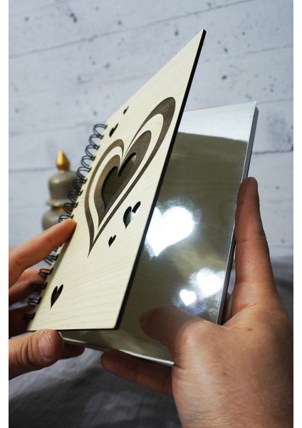 Kalp Desenli Ahşap Kapaklı Defter - Kareli Defter - Ajanda - Okul Defteri (A5 - 120 Sayfa) fiyatları