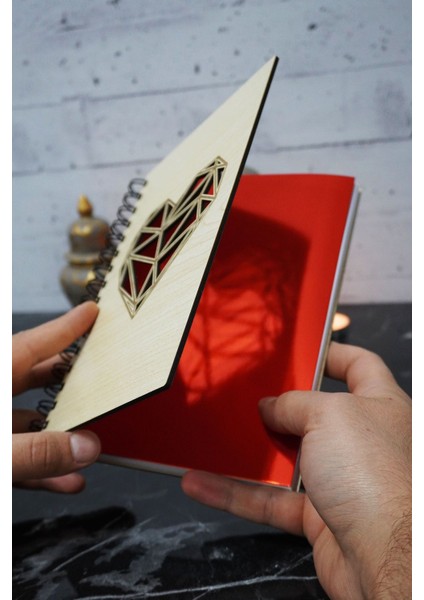 Kalp Temalı Ahşap Kapaklı Defter - Noktalı Defter - Ajanda - Okul Defteri (A5 - 120 Sayfa) fiyatları