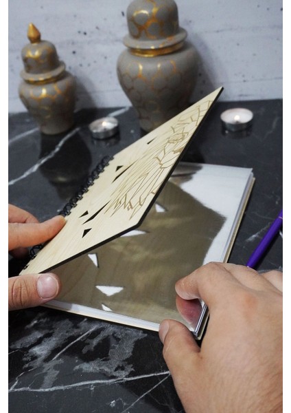 Aslan Temalı Ahşap Kapaklı Defter - Çizgili Defter - Ajanda - Okul Defteri (A5 - 120 Sayfa) fiyatları