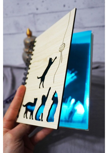 Kedi Desenli Ahşap Kapaklı Defter - Çizgili Defter - Ajanda - Okul Defteri (A5 - 120 Sayfa) fiyatları