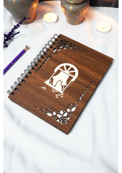 Kedili Pencere Ahşap Kapaklı Defter - Çizgisiz Defter - 60 Yaprak (120 Sayfa) - A5 15X21 cm