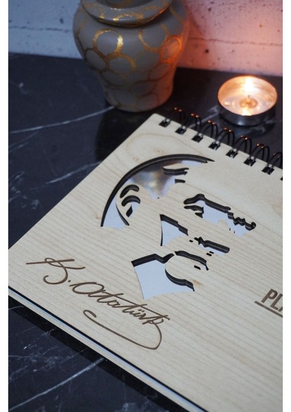 Mustafa Kemal Atatürk Ahşap Plan Defteri - Tarihsiz Ajanda - Haftalık Planlayıcı - A5 fiyatları