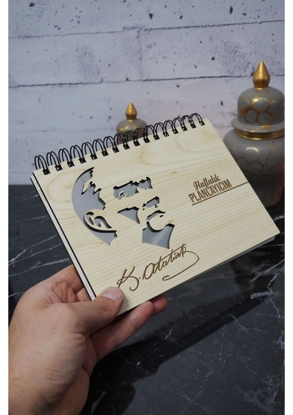 Mustafa Kemal Atatürk Ahşap Plan Defteri - Tarihsiz Ajanda - Haftalık Planlayıcı - A5 fırsatları