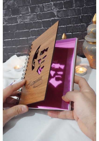 Atatürk Temalı Ahşap Kapaklı Defter - Kareli Defter - Ajanda - Okul Defteri (A5 - 120 Sayfa) fiyatları