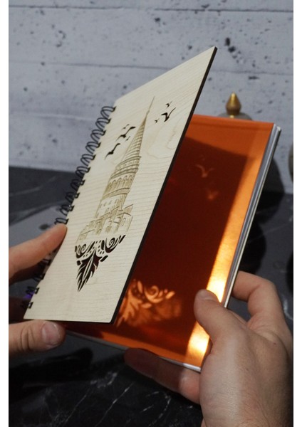 Galata Kulesi Temalı Ahşap Kapaklı Defter - Noktalı Defter - Ajanda - Okul Defteri (A5 - 120 Sayfa) fiyatları