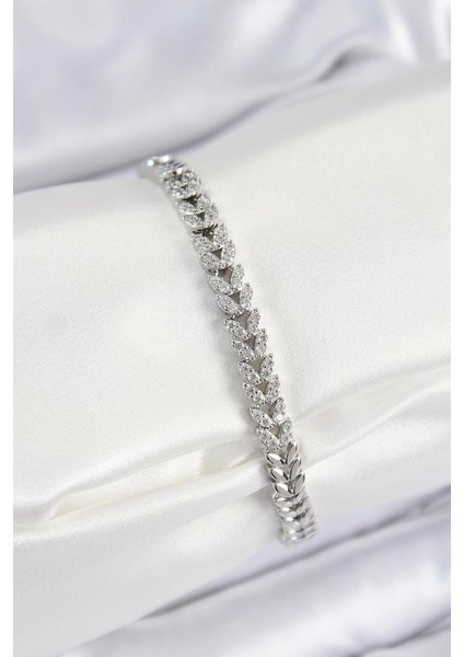 Pirinç Zirkon Taşlı Sıralı Yaprak Model Gümüş Renk Kadın Bileklik - TJ-BB7532