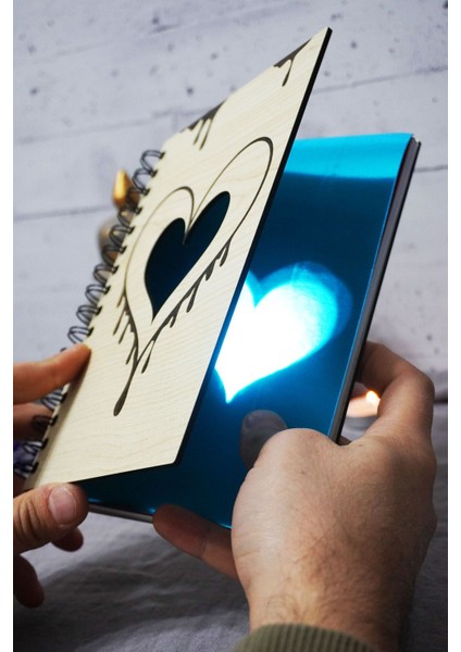 Kalp Desenli Ahşap Kapaklı Defter - Noktalı Defter - Ajanda - Okul Defteri (A5 - 120 Sayfa) fiyatları