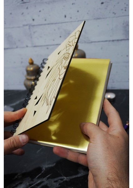 Aslan Temalı Ahşap Kapaklı Defter - Çizgili Defter - Ajanda - Okul Defteri (A5 - 120 Sayfa) fiyatları