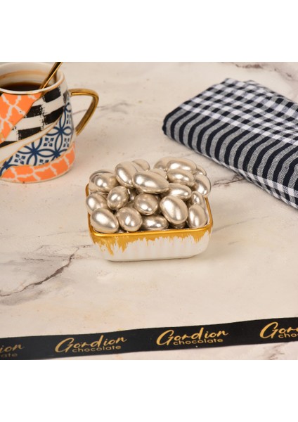 Gordion Zarafetin Simgesi: Bademli Gümüş Draje 500 gr - Işıltılı Lezzet Şöleni!