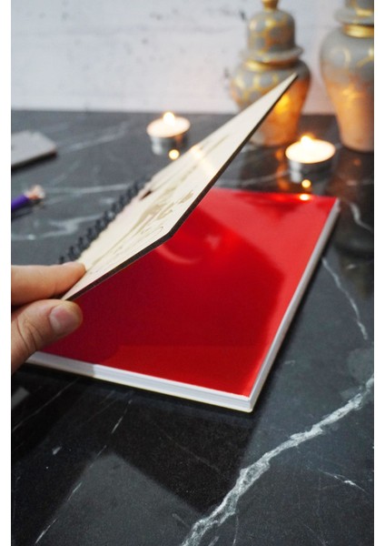 Kemal Atatürk Temalı Ahşap Kapaklı Defter - Noktalı Defter - Ajanda - Okul Defteri (A5 - 120 Sayfa) fiyatları