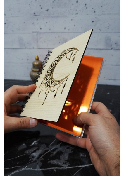 Ay Mandala Temalı Ahşap Kapaklı Defter - Noktalı Defter - Ajanda - Okul Defteri (A5 - 120 Sayfa) fiyatları