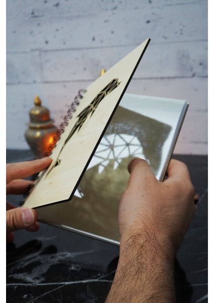 Yunus Balığı Temalı Ahşap Kapaklı Defter - Çizgili Defter - Ajanda - Okul Defteri (A5 - 120 Sayfa) fiyatları