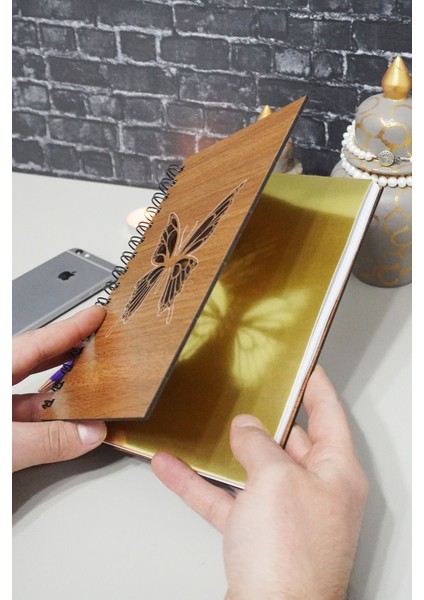 Kelebek Temalı Ahşap Kapaklı Defter - Çizgili Defter - Ajanda - Okul Defteri (A5 - 120 Sayfa) fiyatları