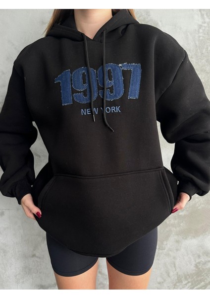 Kadın Siyah Oversize Sweatshirt Kanguru Cepli 1997 Yazılı