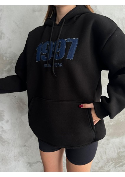 Kadın Siyah Oversize Sweatshirt Kanguru Cepli 1997 Yazılı fiyatları