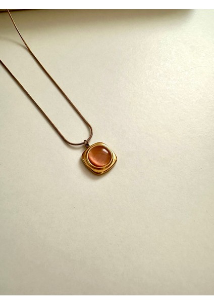 Pembe Taşlı Çelik Kolye