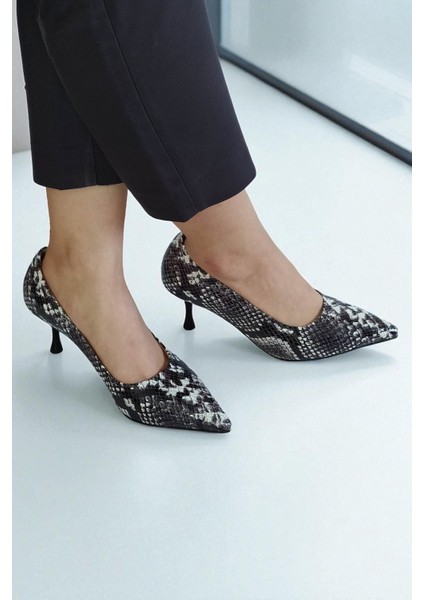 Hakiki Deri Yılan Desenli Siyah Beyaz Stiletto – 6 cm Topuklu Şık Sivri Burun Kadın Ayakkabı